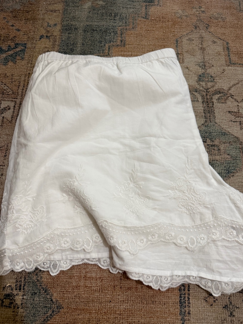 Old navy white lace shorts